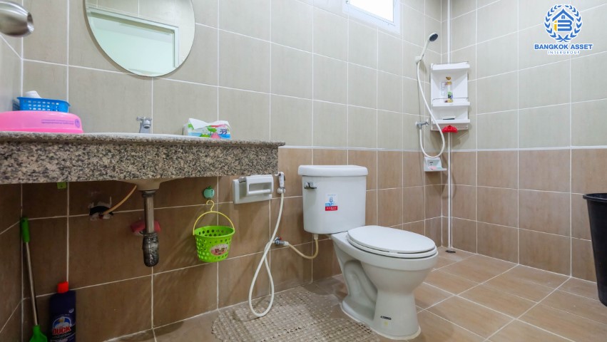 ****ทาวน์เฮ้าส์มือสองย่านนนทบุรี ม. บัวทองธานี 17 กาญจนาภิเษก บนเนื้อที่ 18 ตร.ว. ฟังก์ชัน 3 ห้องนอน 2 ห้องน้ำ 1 ที่จอดรถ บ้านพร้อมอยู่ บนทำเลเดินทางสะดวก เดินทางเข้าเมืองสะดวก เชื่อมต่อหลายเส้นทาง ใกล้รถไฟฟ้า "สถานีคลองบางไผ่" และเซ็นทรัลเวสต์เกต